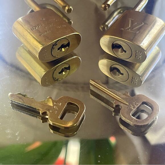 2 Authentic Louis Vuitton Brass Locks & Keys for speedy - Picture 5 of 5